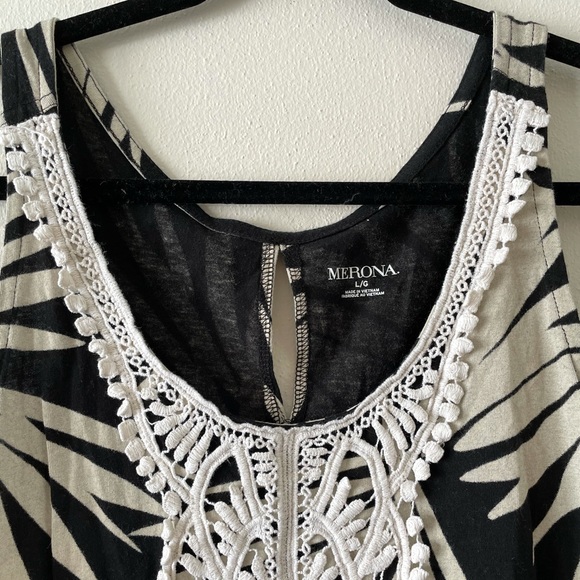 Lowered! 💥 Women’s Merona B&W Textured Blouse (Keyhole back) - Picture 3 of 5